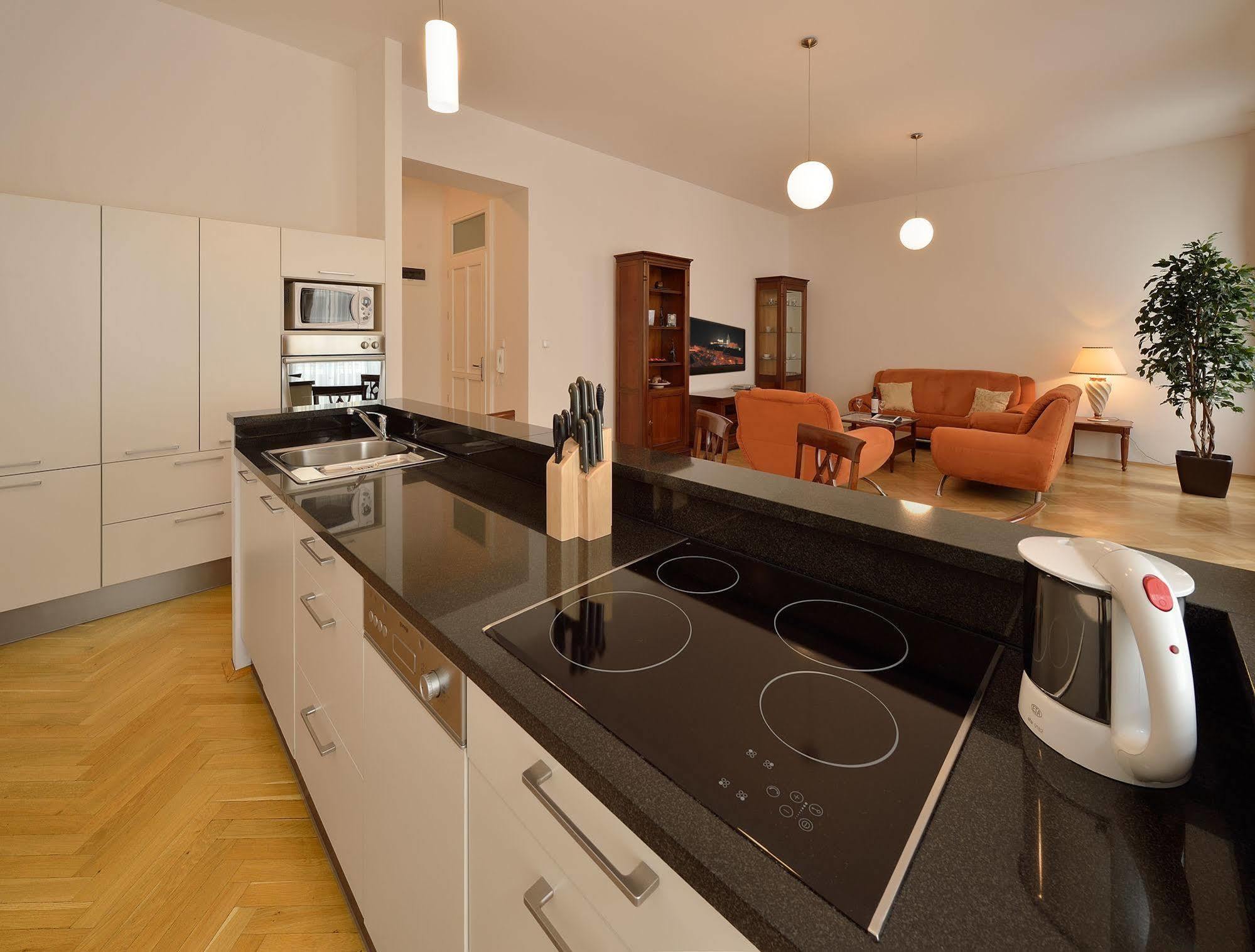 Ambiente Serviced Apartments - Tallerova Братислава Экстерьер фото