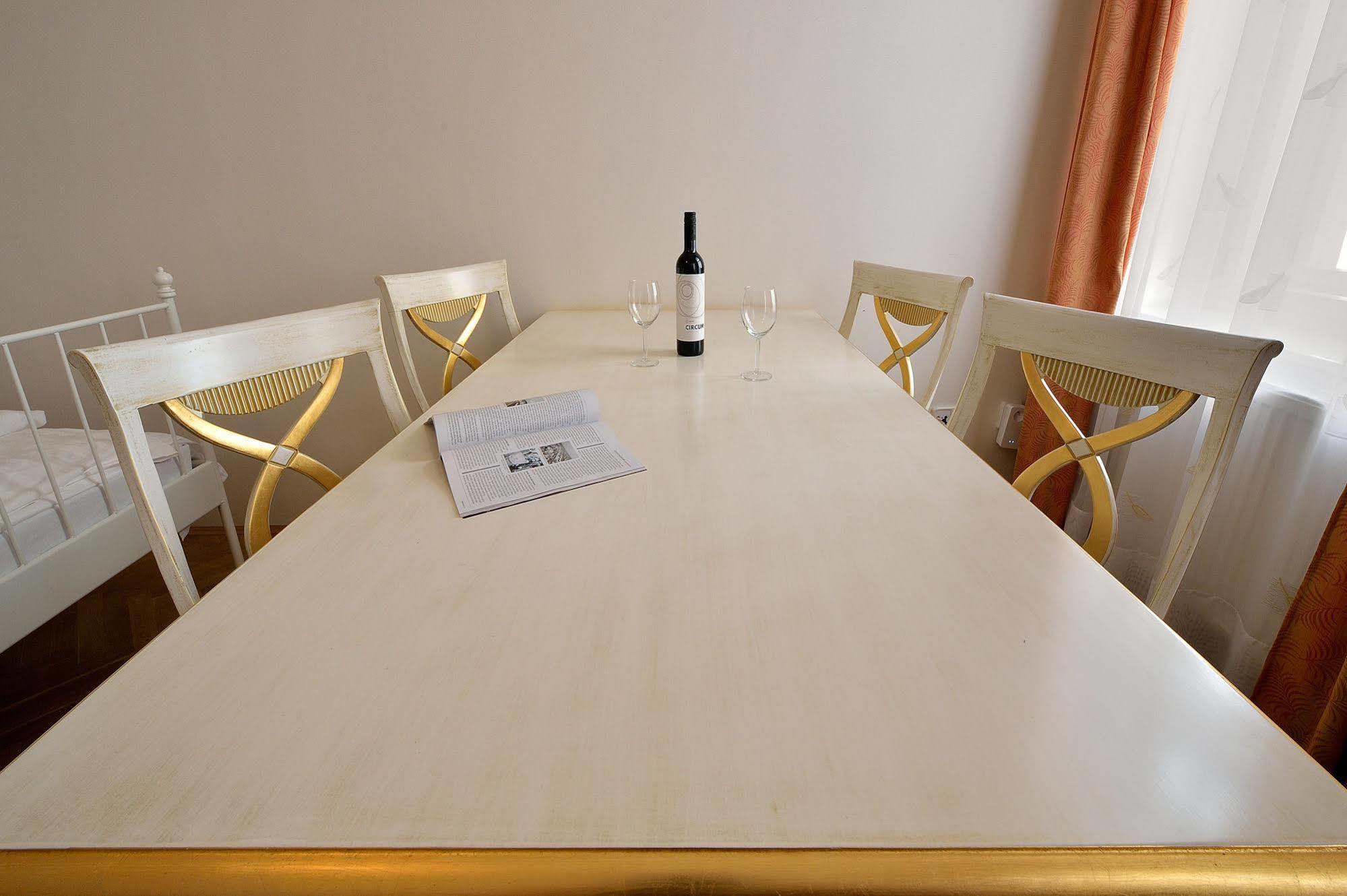 Ambiente Serviced Apartments - Tallerova Братислава Экстерьер фото