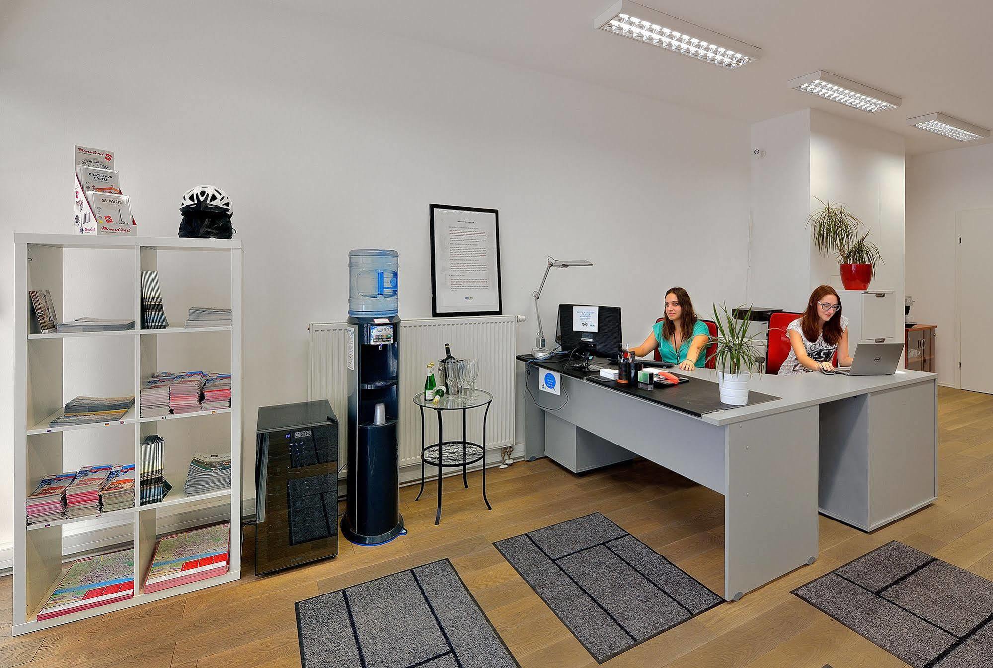 Ambiente Serviced Apartments - Tallerova Братислава Экстерьер фото
